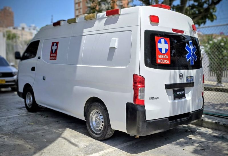 nissan urvan ambulancia - imagen secundaria 2