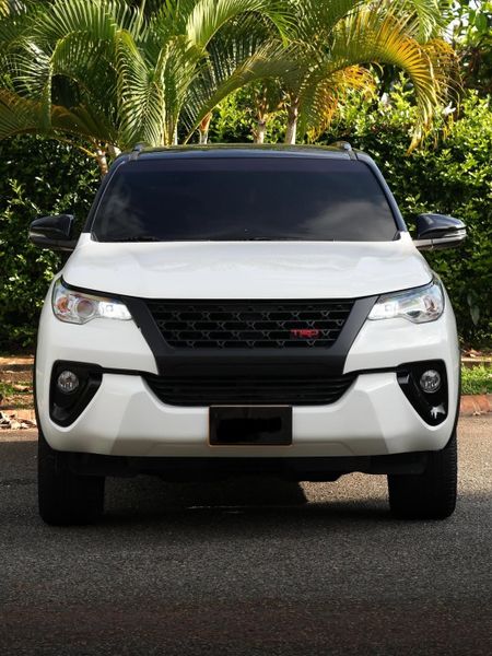 Toyota Fortuner 2018 2.7 gasolina - imagen secundaria 1