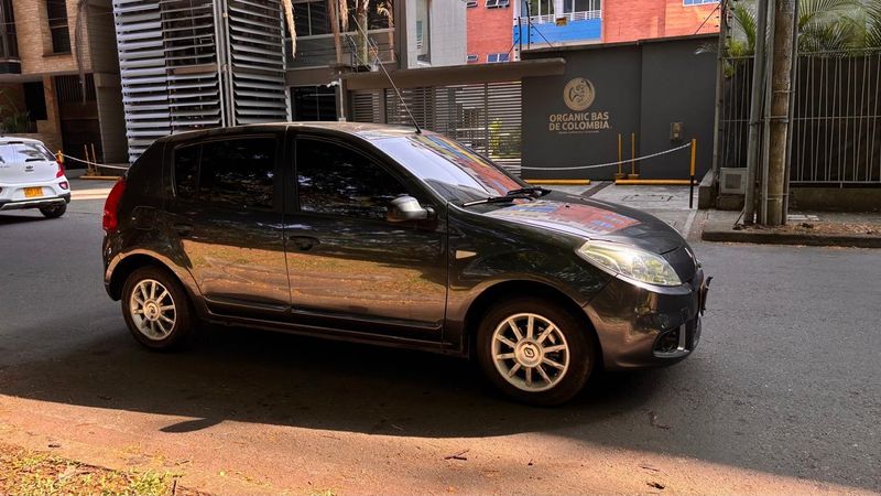 Renault Sandero Expression - imagen secundaria 1