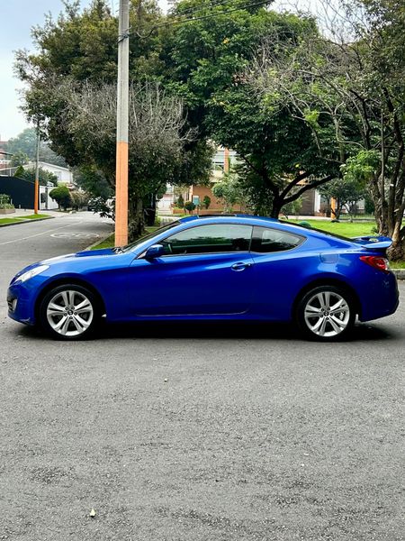 Hyundai Génesis 2.0T MT - imagen secundaria 1