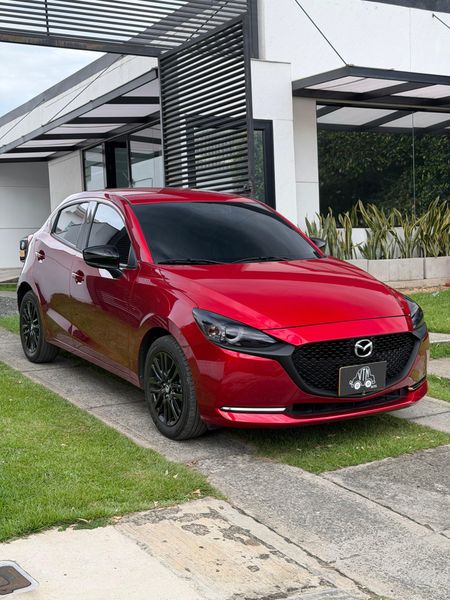 Mazda 2 Carbón Edition - imagen secundaria 2