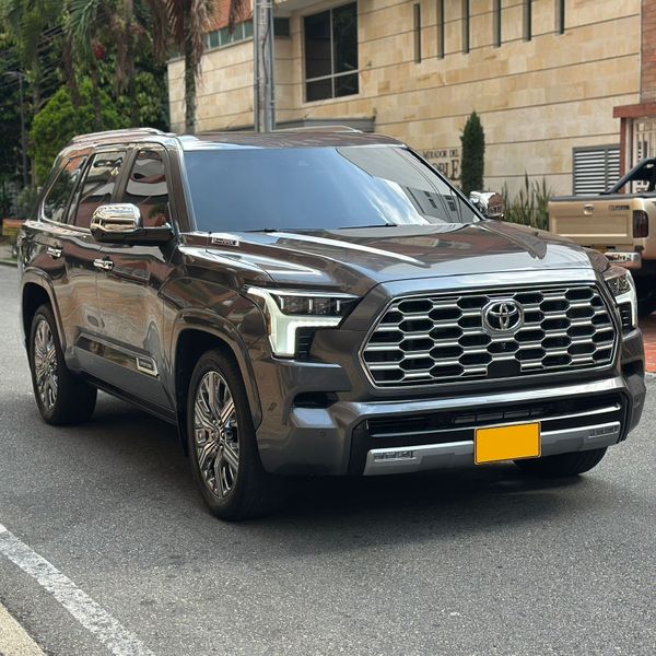 Toyota sequoia capstone 2025 - imagen secundaria 1