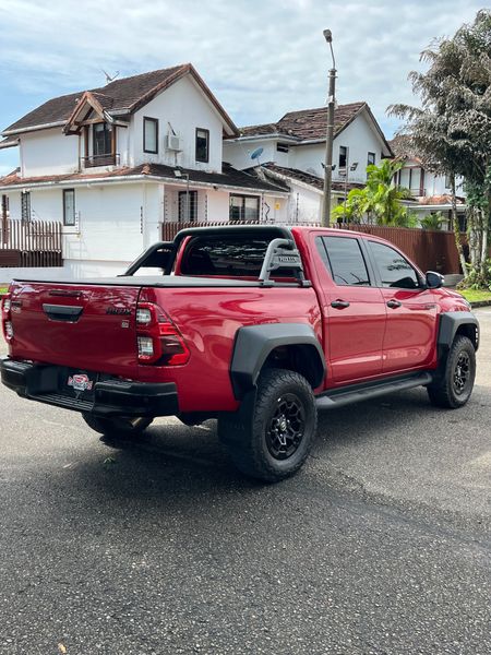 TOYOTA HILUX GR - imagen secundaria 1