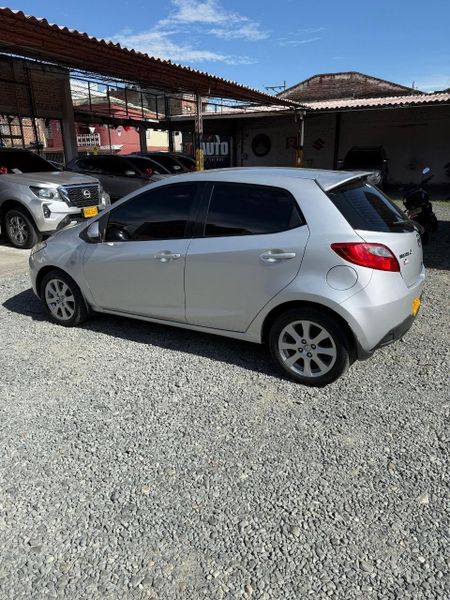 Mazda 2 2009 automático - imagen secundaria 2