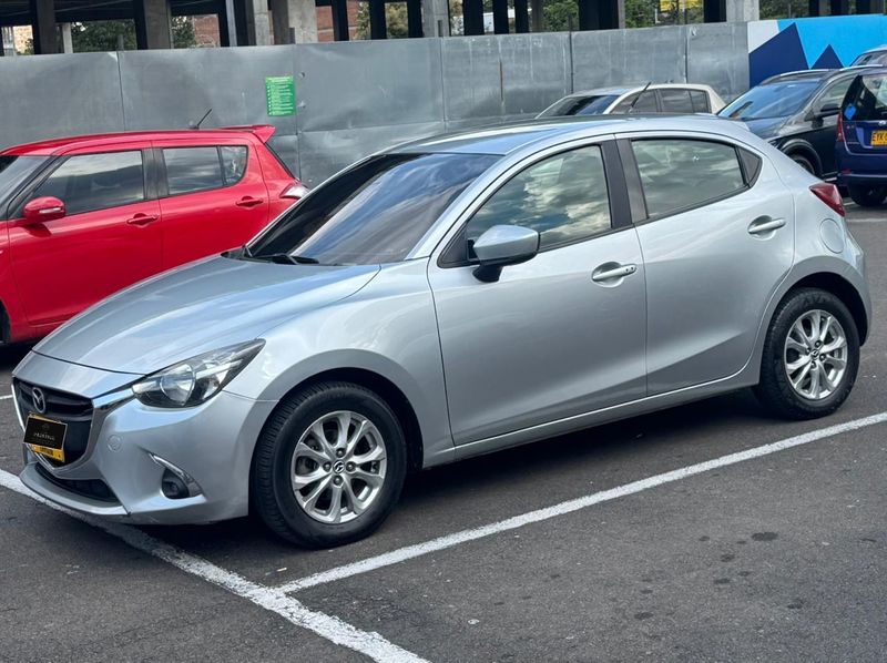 Mazda 2 Touring 2020 - imagen secundaria 1