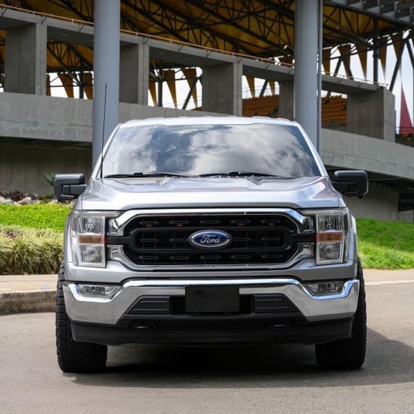 FORD F-150 HÍBRIDA  Modelo 2022  Motor 3.5  Combustible Híbrida  Transmisión Automática - imagen secundaria 2