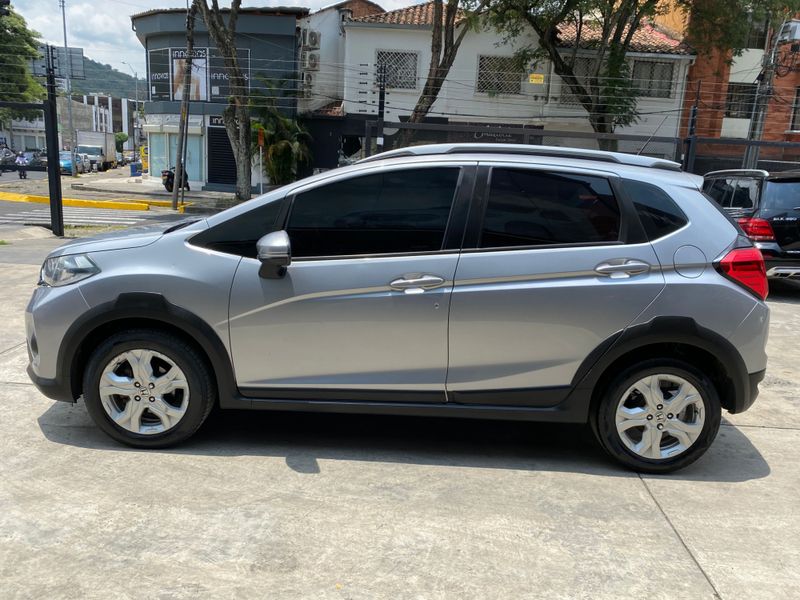 HONDA WRV LX 1.5 MECANICA - SEGUNDO DUENO - imagen secundaria 1
