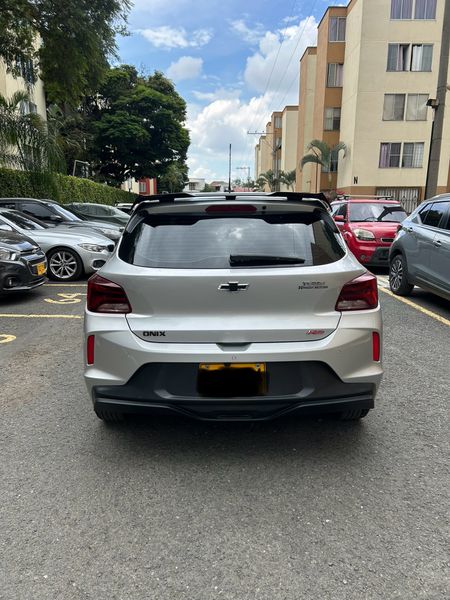 Chevrolet Onix RS 2023 - imagen secundaria 2