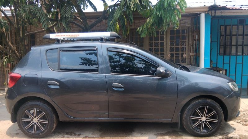 SE VENDE RENAULT Sandero LIFE  EXPRESSION ABS MODELO 2018 - imagen secundaria 1