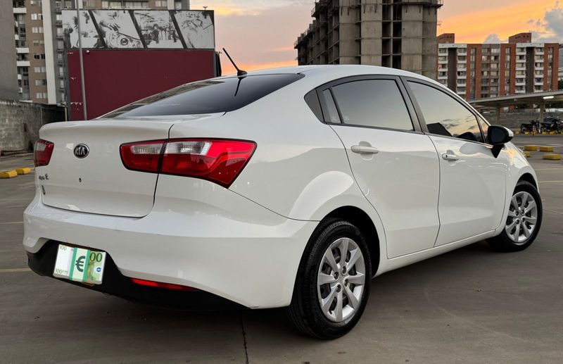 KIA RIO R Modelo 2015 Mecanico - imagen secundaria 1
