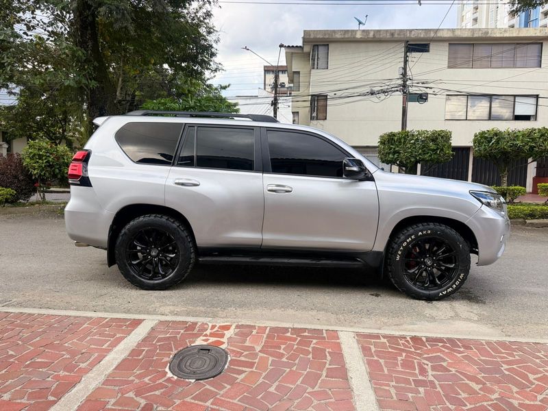TOYOTA PRADO TXL 2013 Diesel  BLINDADA  EXCELENTE ESTADO - imagen secundaria 2