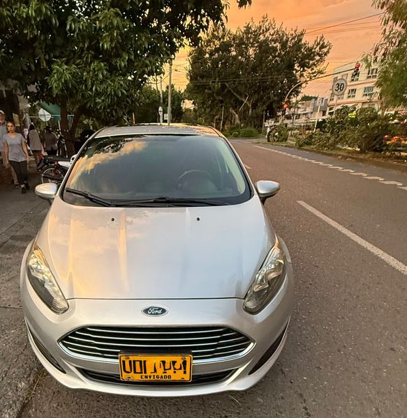Ford fiesta SE hanback 2015 - imagen secundaria 1