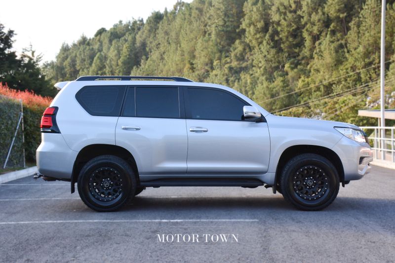 Toyota Prado TXL TX-L 4.0 Gasolina 2022 - imagen secundaria 1