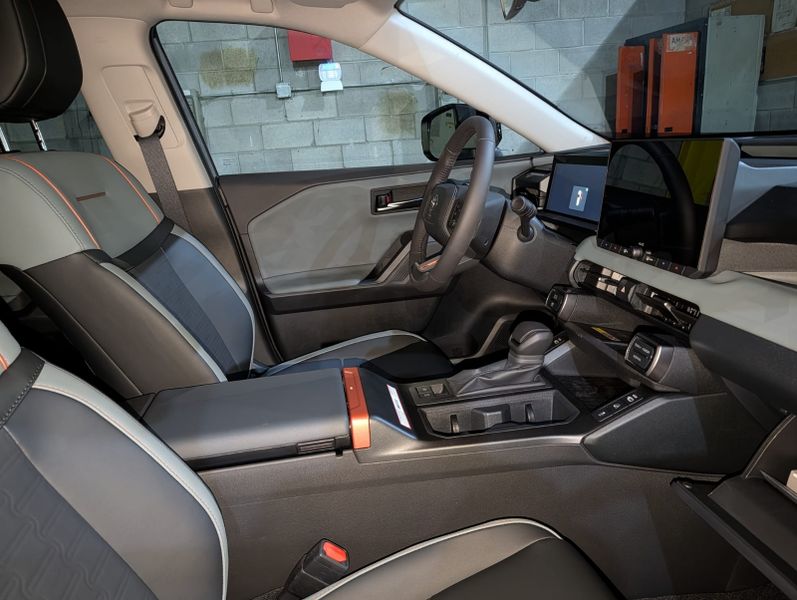 Toyota RAV4 Woodland Urban Rock Mineral - imagen secundaria 2