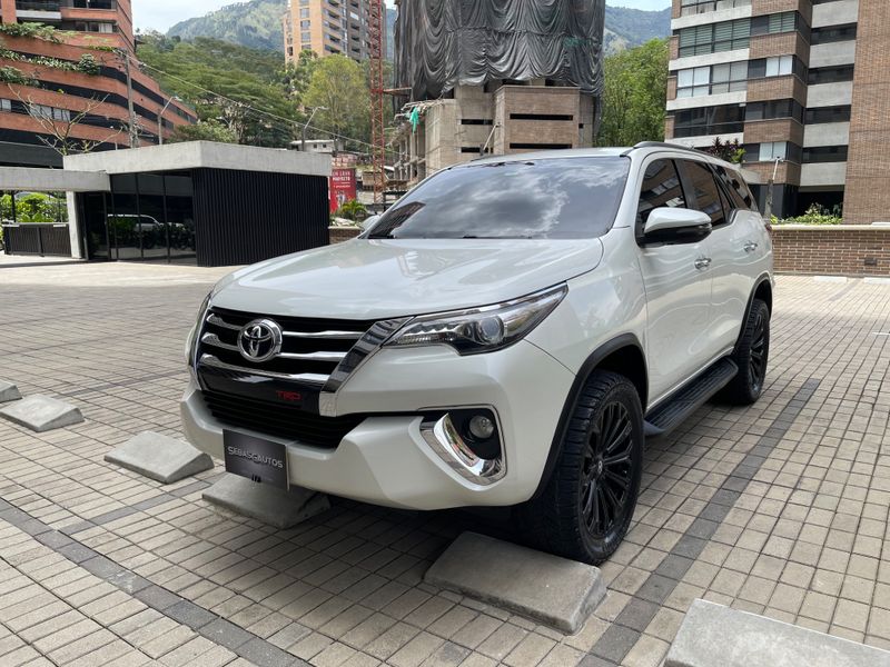 Toyota Fortuner 2.7SRV - imagen secundaria 2