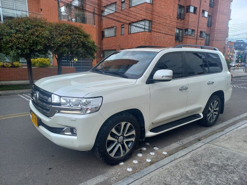 Toyota LC200 Sáhara europea - imagen secundaria 2