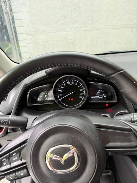 Mazda 2 Touring Carbono 2023 - imagen secundaria 1