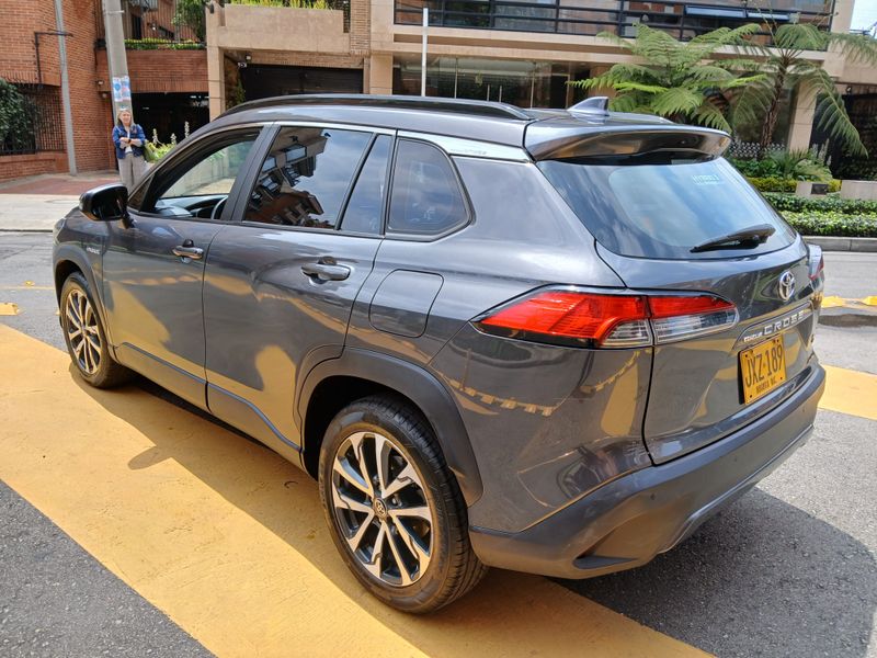 Toyota Corolla Cross SEG HEV - imagen secundaria 2