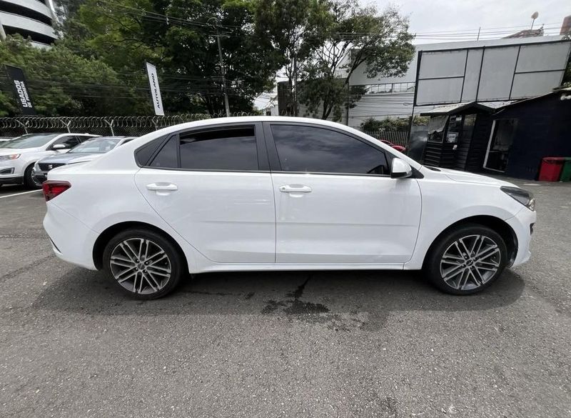 Kia Rio Vibrant 2023 - imagen secundaria 1