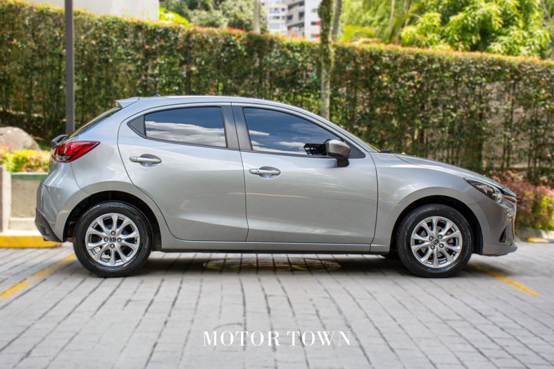 Mazda 2 Touring 2017 - imagen secundaria 1
