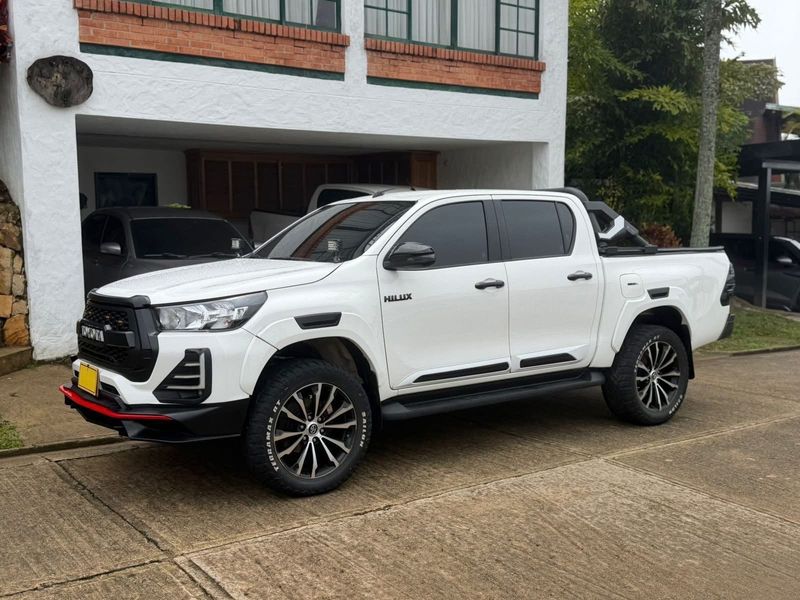 Toyota Hilux SR 2022 - imagen secundaria 1