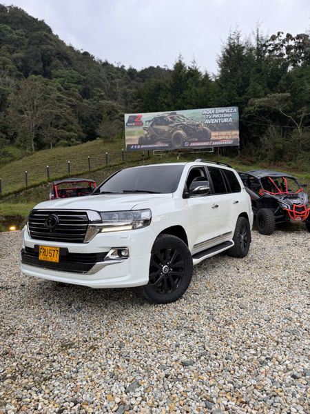 Toyota Sáhara  LC200 Excalibur 2018 Blindada 2  FULL EQUIPO - imagen secundaria 2