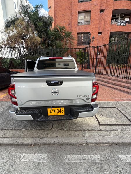 NISSAN FRONTIER LE 4X4 AUTOMATICA DIESEL - imagen secundaria 1