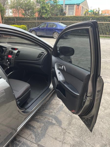 Kia Cerato forte - imagen secundaria 2