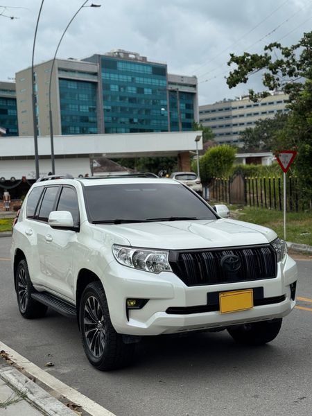 Toyota prado TXL 2022 4.0 - imagen secundaria 2
