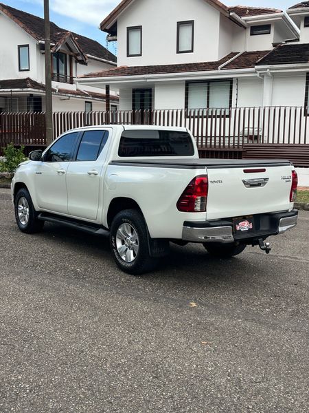 TOYOTA HILUX SRV - imagen secundaria 2