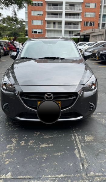 Mazda 2 sedan touring MT - imagen secundaria 1