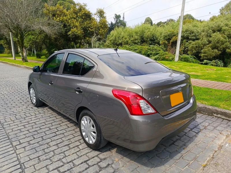 Nissan Versa 2021 Drive At - imagen secundaria 2