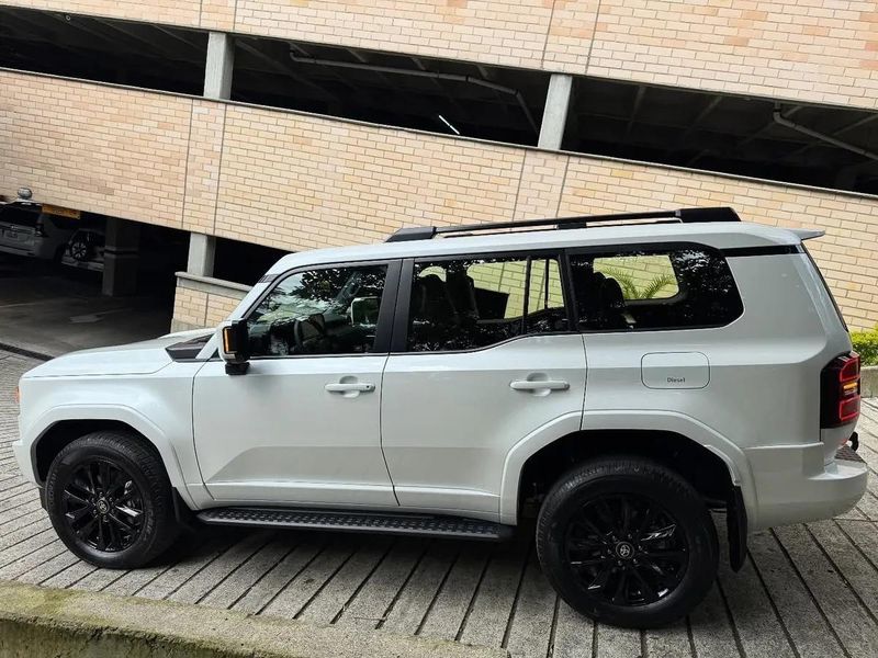 Toyota Prado VX diésel 2026 - imagen secundaria 1