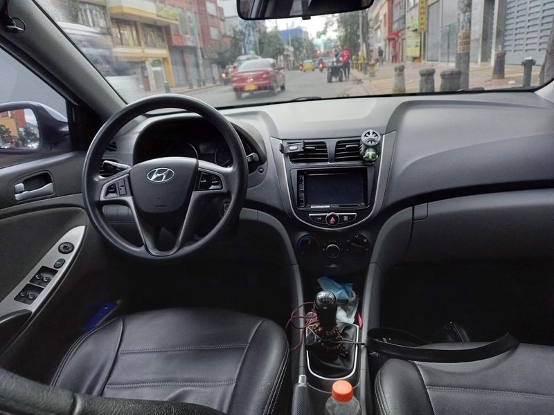 HYUNDAI  I25 MECANICO - imagen secundaria 2