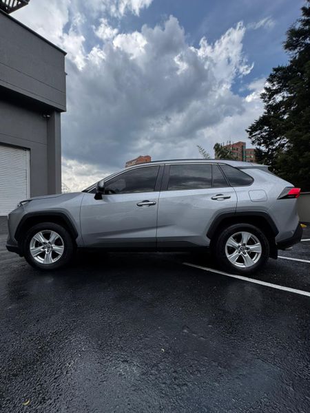 TOYOTA RAV 4 XLE 2020 - imagen secundaria 2