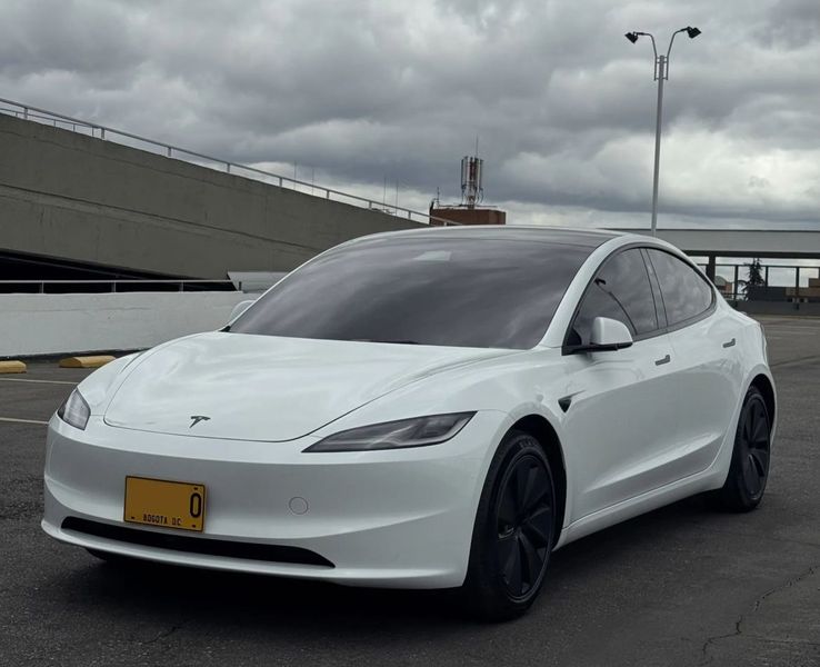 TESLA MODEL 3 AWD - imagen secundaria 1