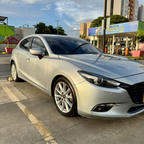 Mazda 3 Hatchback Grand Touring 2018 - imagen secundaria 2