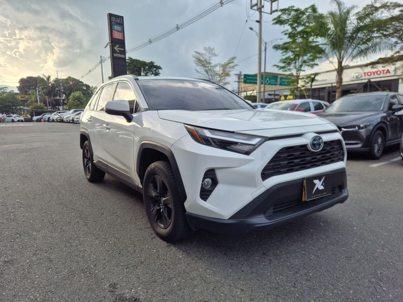 TOYOTA RAV4 XLE HIBRIDA 4X4 - imagen secundaria 2