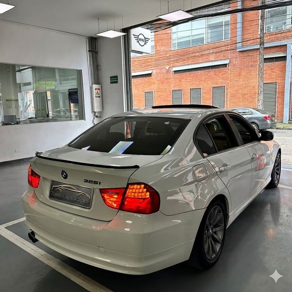 BMW 325 E90 2011 - imagen secundaria 2
