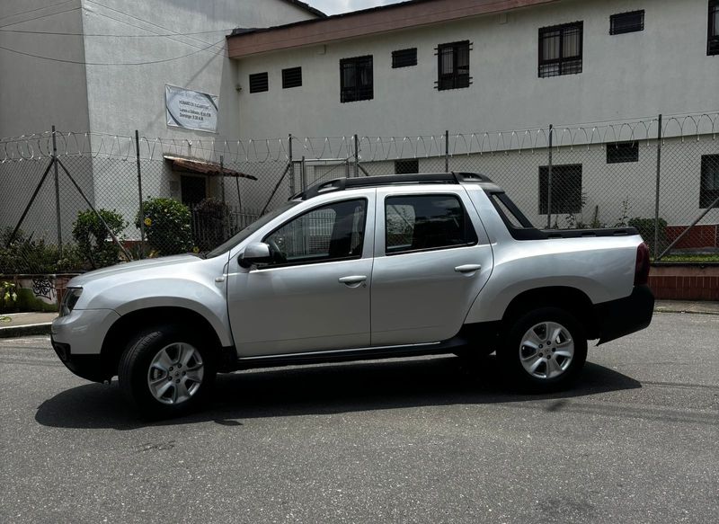 RENAULT DUSTER OROCH 2017 MT - imagen secundaria 1