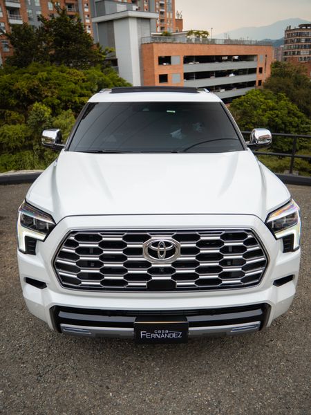 Toyota Sequoia Capstone 2026 - imagen secundaria 1