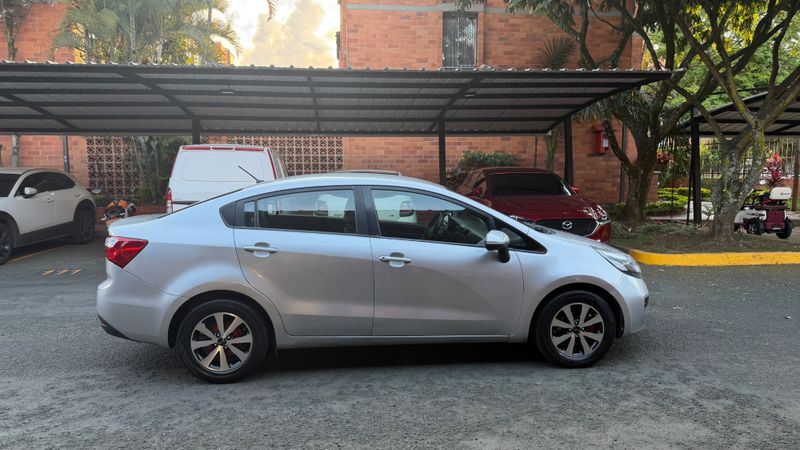 Kia Río ub-x - imagen secundaria 1