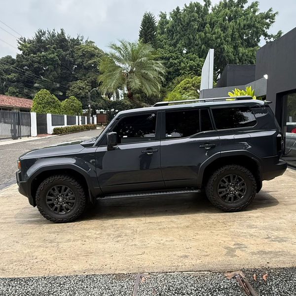 Toyota Land Cruiser Prado TXL - 2025 - imagen secundaria 1
