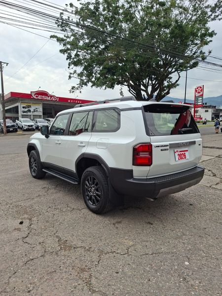 Toyota Prado TXL 2026 - imagen secundaria 2