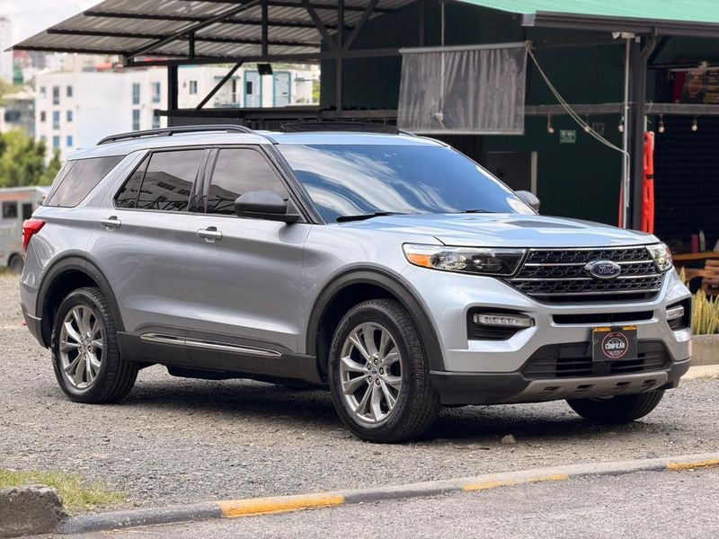 Ford Explorer XLT - imagen secundaria 1