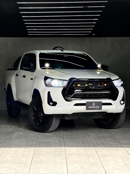 Toyota Hilux SR 2.4 Mt 4x4 - imagen secundaria 1