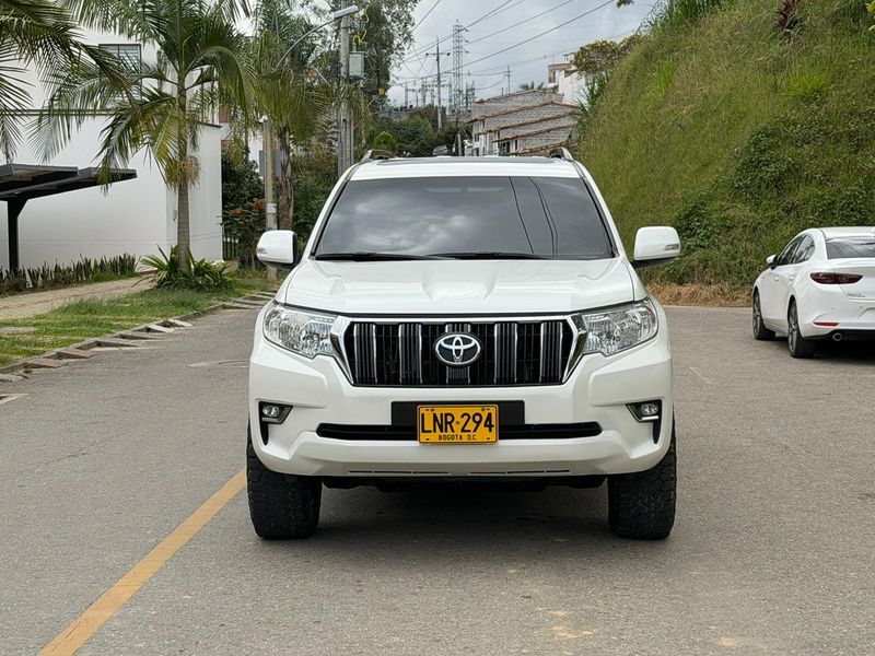 Toyota prado TXL 2023 diesel 2.8 - imagen secundaria 2