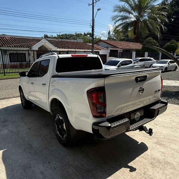Nissan Frontier LE 2023 - imagen secundaria 1