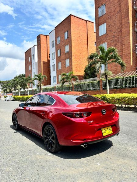 Mazda 3 GRAND TOURING - imagen secundaria 2