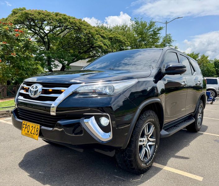 Toyota Fortuner SRV 2019 2.7 gasolina - imagen secundaria 1